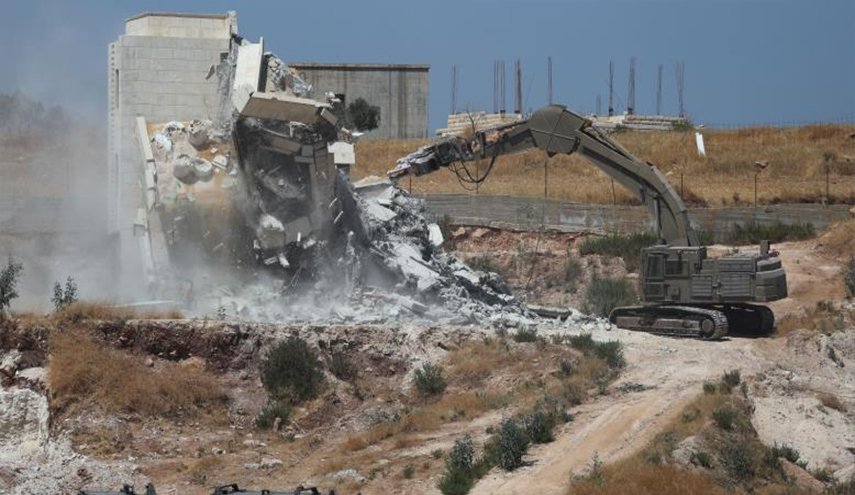 سلطات الاحتلال تهدم منزلي شقيقين فلسطينيين
