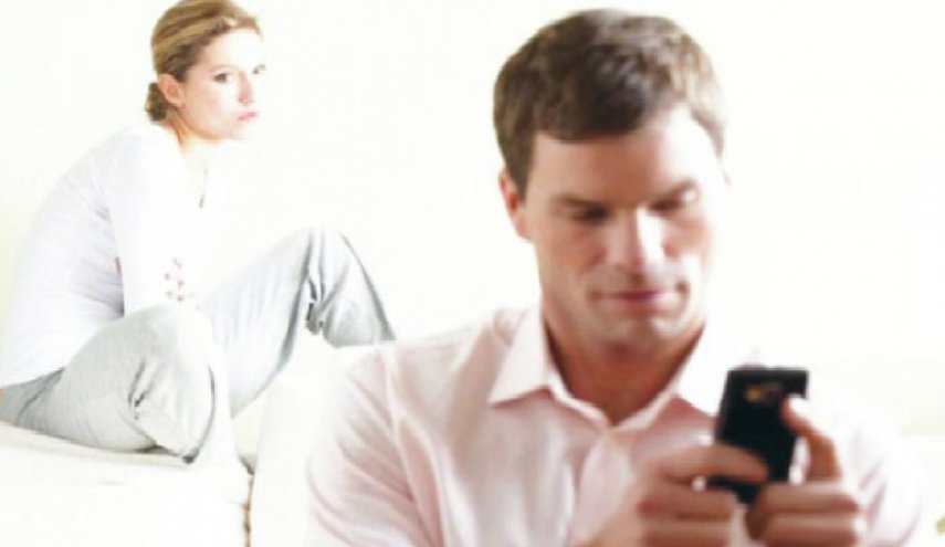 مشكلات في العمل تدفع الرجال للخيانة الزوجية