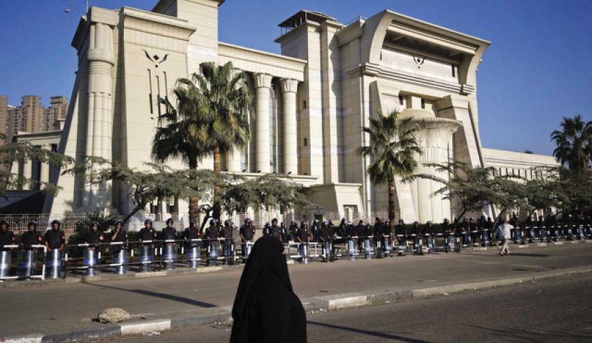 مصرية ميتة تستنجد بالقضاء 
