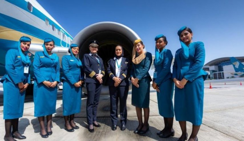في يوم المرأة العمانية: الطيران العماني يسير رحلة بطاقم نسائي