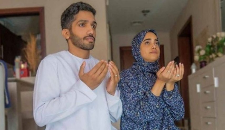 فنانة إماراتية تخلع حجابها رسميا