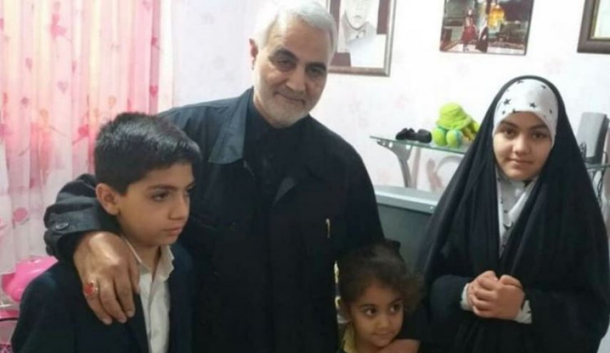 دیدار صمیمانه سرلشکر سلیمانی با خانواده شهید 