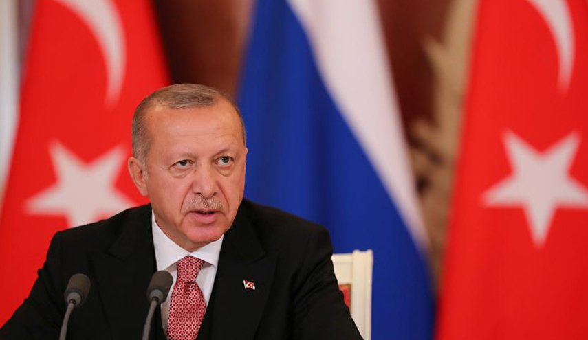 بالصورة.. أردوغان يشكو مجلة فرنسية أساءت لشخصه