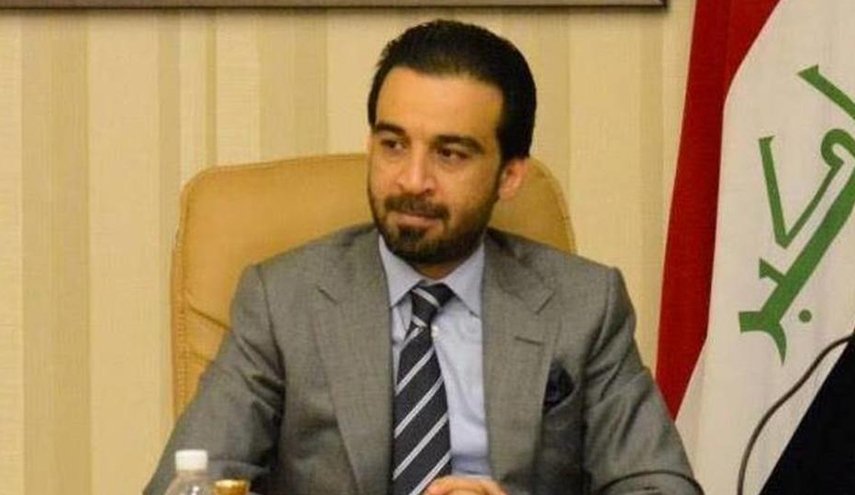 معترضان عراقی رئیس مجلس این کشور را میان خود خواندند + عکس