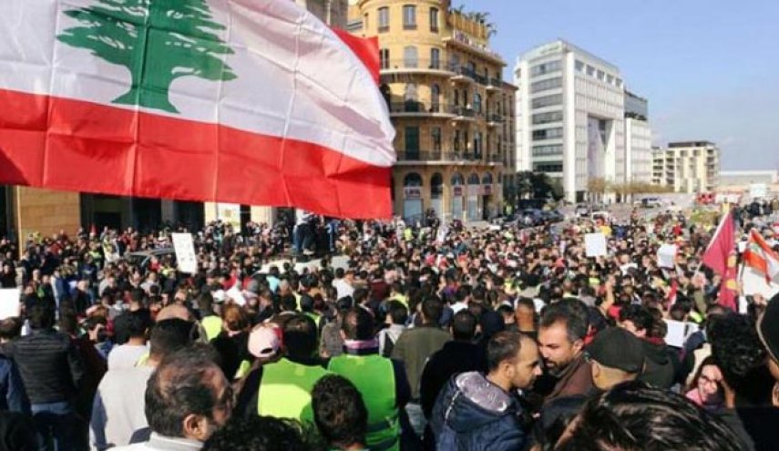خشنودی تحلیلگر صهیونیست از بحران در لبنان؛ اعتراض‌ها باید تشدید شود
