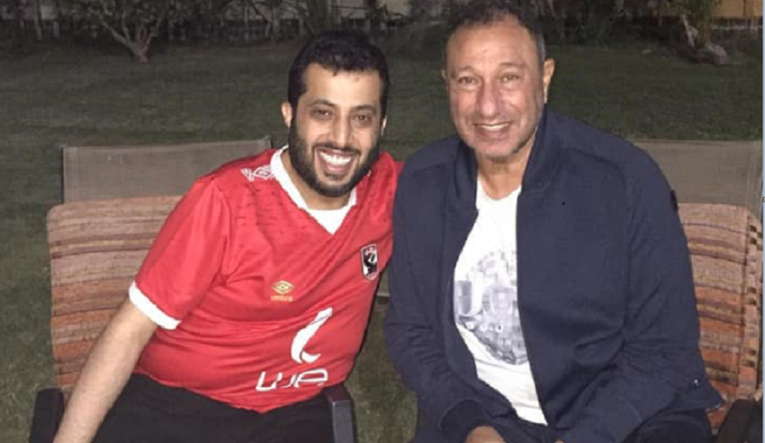 آل الشيخ يزور رئيس الأهلي المصري في منزله 