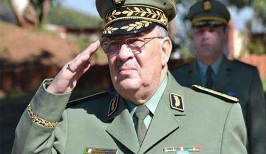 قايد صالح: شعار “دولة مدنية” هدفه ضرب الثقة في الجيش
