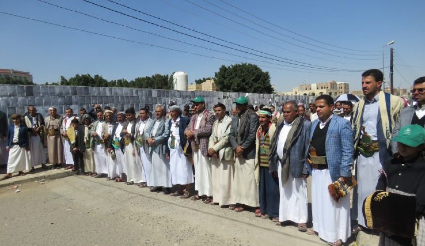 وقفة احتجاجية لموظفي شركة النفط اليمنية امام مكتب الامم المتحدة بصنعاء