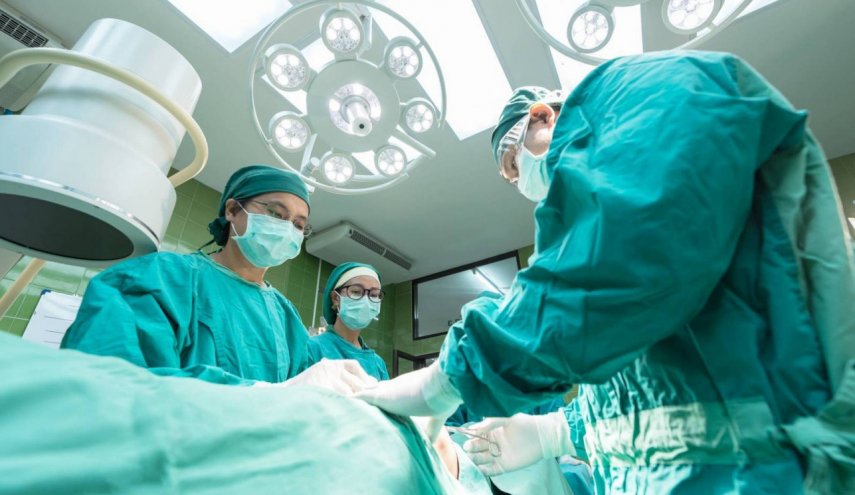 عملية جراحية ناجحة لفتاة تأكل شعرها