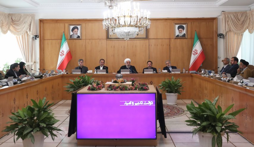 کدام ۲۰ میلیون ایرانی امشب کمک معیشتی دولت می‌گیرند