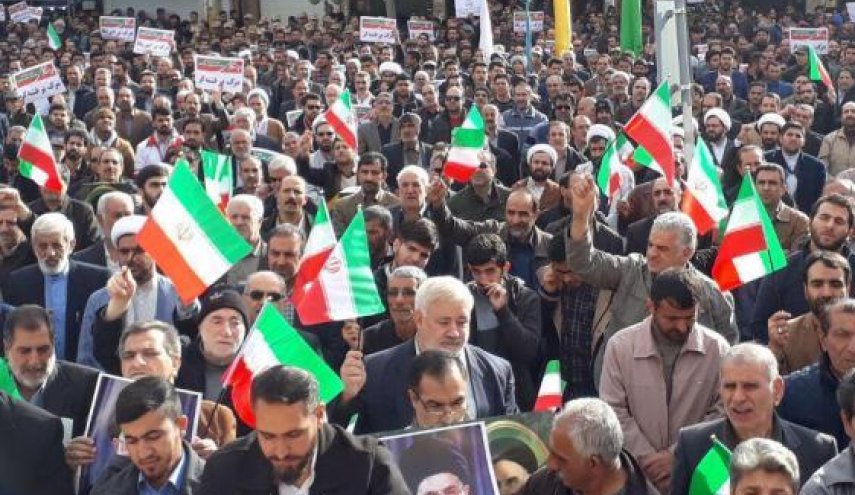 راهپیمایی باشکوه مردم تبریز علیه ‌آشوبگران / فریاد همبستگی مردم در محکومیت اغتشاشگران