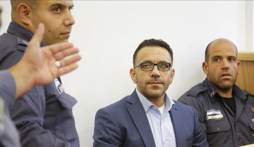 قوات الاحتلال تعتقل محافظ القدس بعد اقتحام منزله