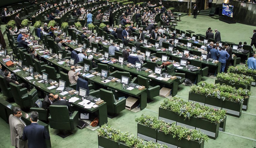 نمایندگان تاثیر اصلاح قیمت بنزین بر کالاها را بررسی می‌کنند