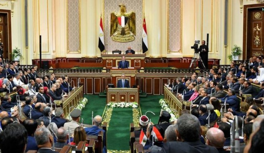 بعد قرار السيسي.. دعوة طارئة لانعقاد البرلمان المصري

