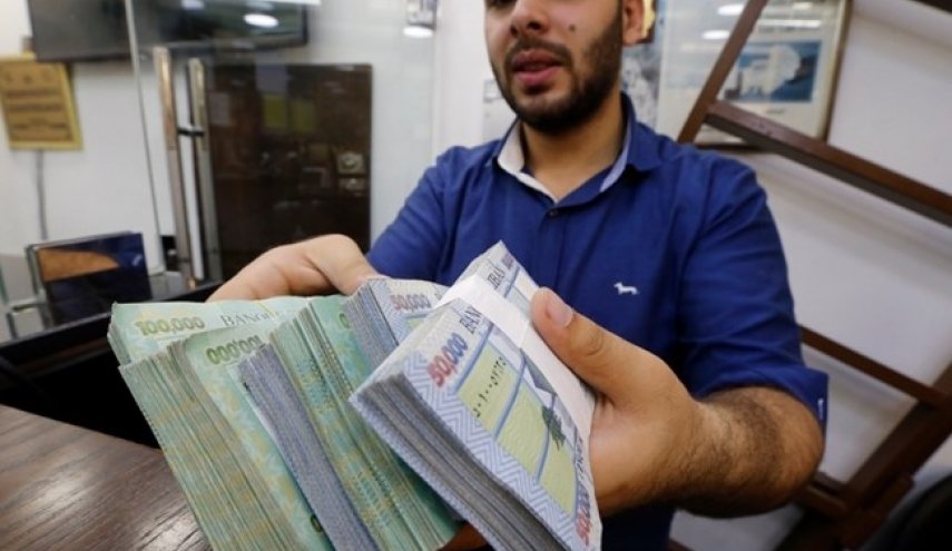 المصارف اللبنانية تغلق أبوابها مجدّداً: الدولار إلى 2100 ليرة!

