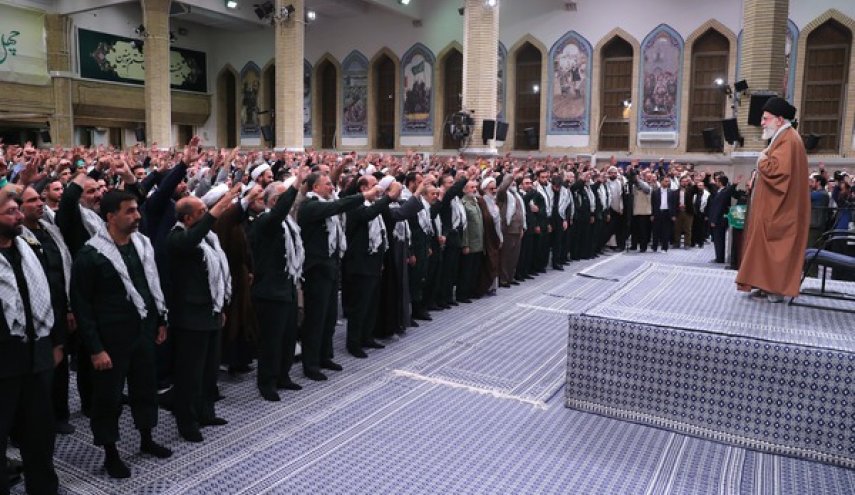 قائد الثورة: الشعب الإيراني أثبت مرة أخرى بأنه قوي وعظيم