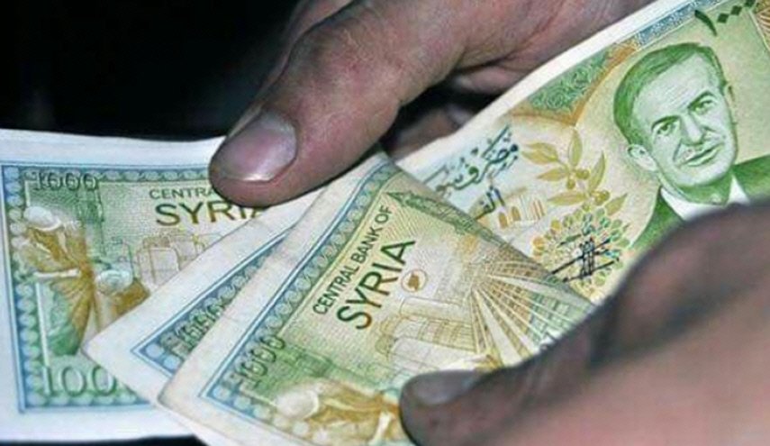 مطالبات بتخفيف الضريبة على رواتب الموظفين السوريين