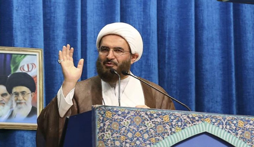خطيب جمعة طهران: اميركا منهكة مثل الاسد العجوز