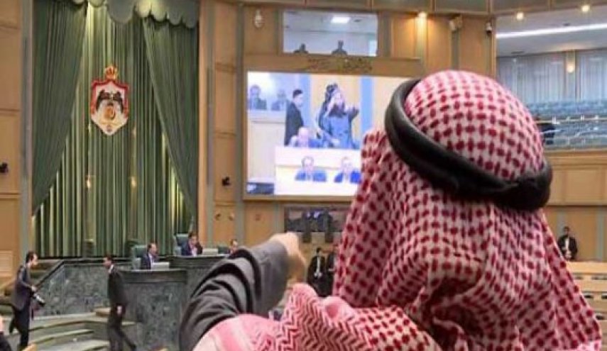 خلافات وتبادل اتهامات تحت قبة البرلمان الاردني!
