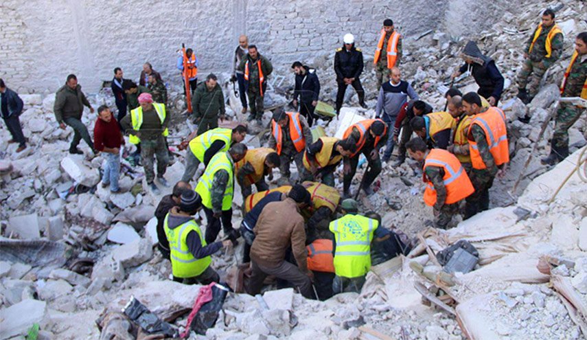 خمس وفيات بانهيار مبنى في حلب القديمة+صور