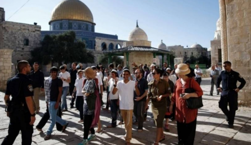 62 مستوطنًا يقتحمون الأقصى بحراسة مشددة