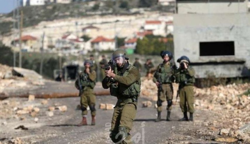 زخمی شدن یک جوان فلسطینی در درگیری ها در الخلیل