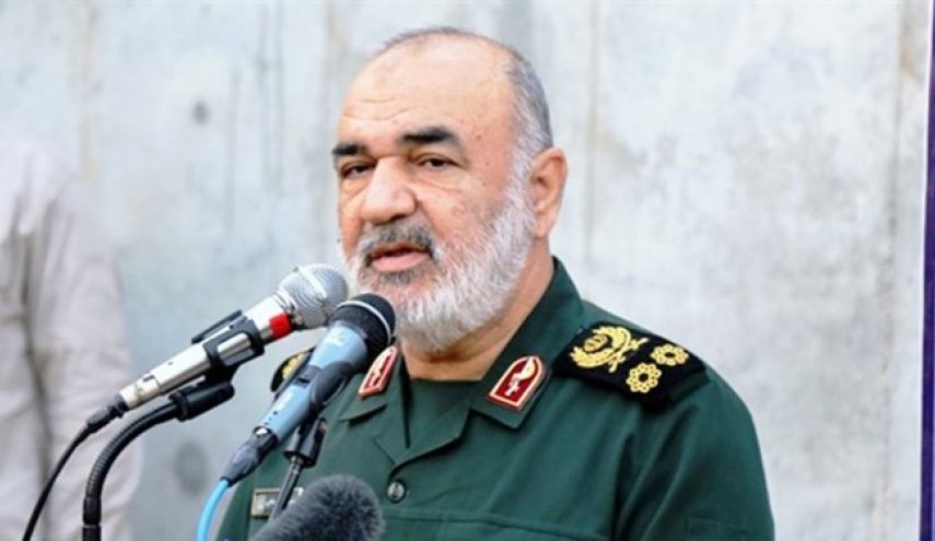 دشمنان عملیات رسانه ای راه انداختند تا ملت ایران را در پشتیبانی از انقلاب به شک بیاندازند