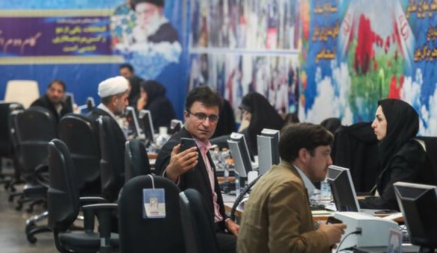 ۱۳۸۹۶ نفر در سراسر کشور ثبت نام کردند/ چهره‌هایی که امروز برای ثبت‌نام آمدند