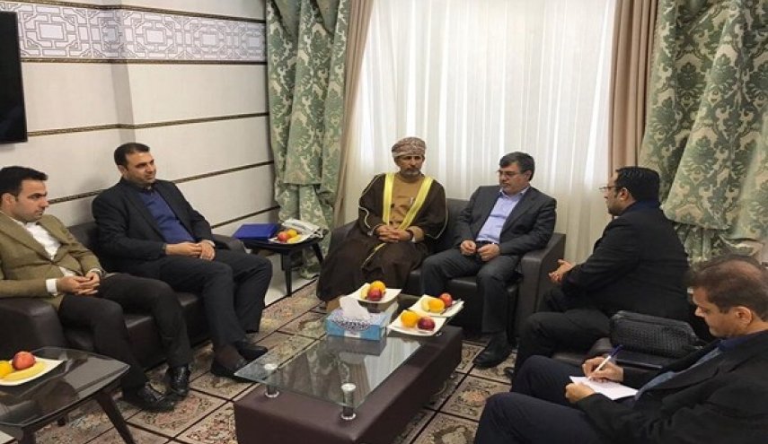 محافظتا هرمزكان الايرانية ومسندم العمانية تبحثان سبل تنمية التعاون