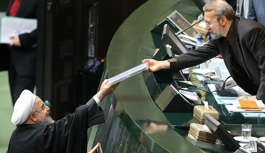 احتمال حدف بنزین دونرخی در بودجه ۹۹ / دو سوم بودجه کل کشور همچنان بودجه شرکت های دولتی، بانک ها و موسسات انتفاعی وابسته به دولت است/ قطع هزینه حقوق و دستمزد از محل درآمد نفتی برای اولین بار درکشور 