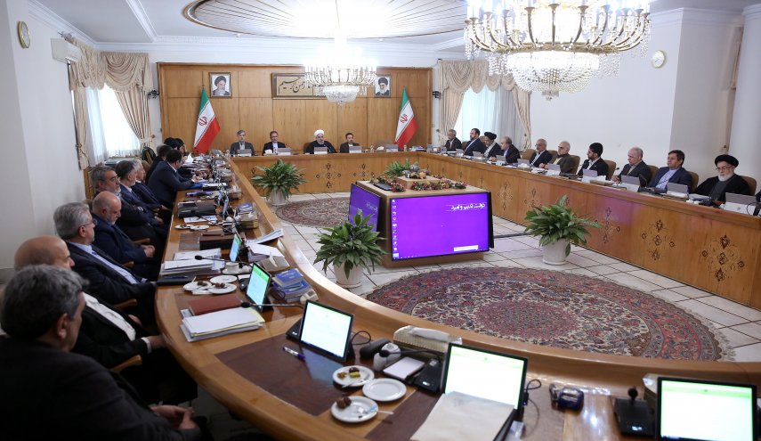 تقویت شبکه ملی اطلاعات به معنای قطع اینترنت خارجی نیست/ دولت برای تقویت تولید و شکست توطئه دشمنان از طریق مذاکره، مصمم است