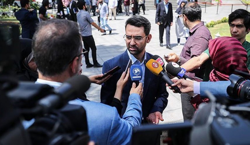 وزیر ارتباطات: حمله بزرگ سازمان‌ یافته سایبری به زیرساخت‌های دولت الکترونیک مهار شد/ آمریکایی ها یک شب وارد گوشی‌های تلفن همراه مردم ایران شدند و اپلیکیشن‌ها را پاک کردند