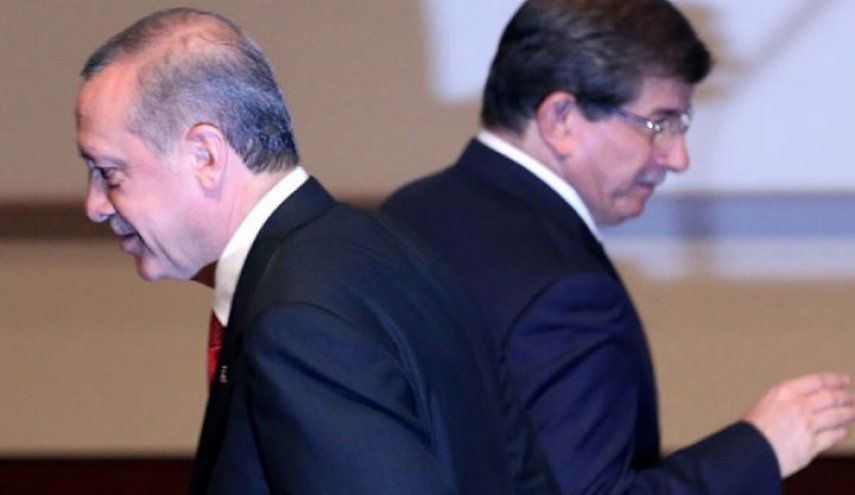 داوود أوغلو يشكل حزباً جديداً لمنافسة أردوغان 