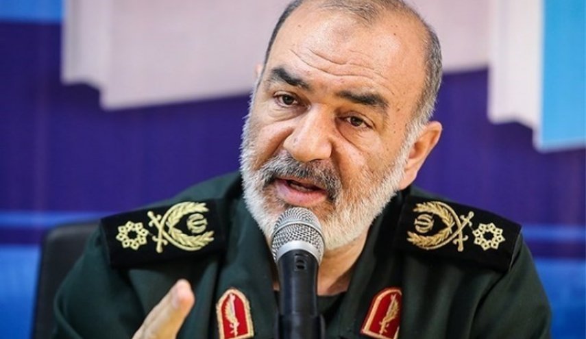سرلشکر سلامی: تعهد کرده‌ایم ایران را در همه عرصه‌ها از بیگانه بی‌نیاز کنیم
