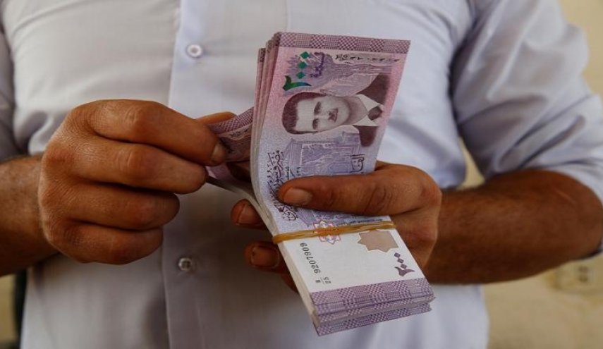 ملاحقة تجار 'الفوركس' تشل سوق الدولار في سوريا