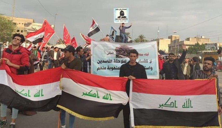 الشرق الاوسط: معترضان عراقی بر سر توقف یا ادامه اعتراضات اختلاف دارند