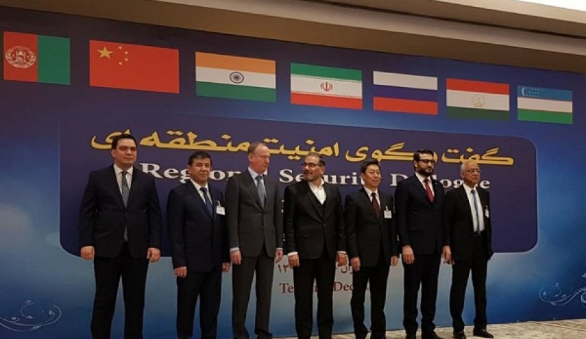 شمخانی: تروریسم، افراط گرایی و حضورزیان بار قدرتهای خارجی،اصلی ترین تهدیدات منطقه
