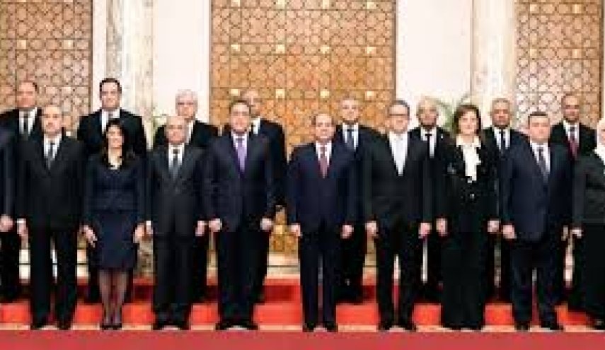 اجتماع السيسي بالوزراء الجدد عقب أدائهم اليمين الدستورية
