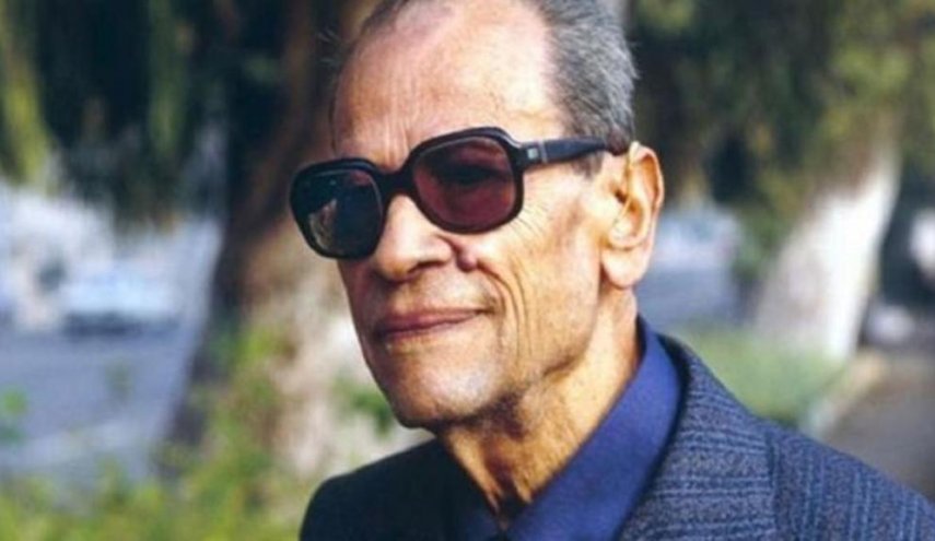 نجيب محفوظ يسرد سر رفضه الزواج حتى عمر الـ43