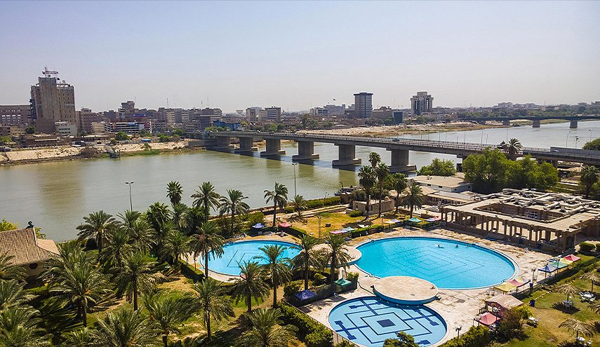 إبسِمي بغدادُ لا تكتئبي