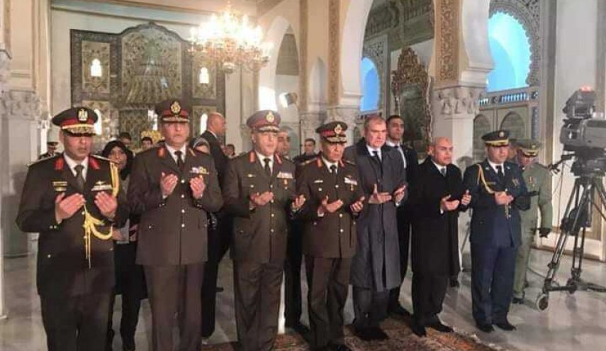 بالصور.. الدرك الوطني يحرس قادة الجيش المصري بالجزائر
