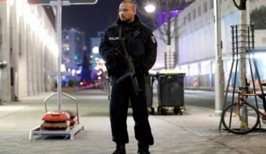 اعتقال لاجئ سوري بعد حادثة طعن قسيس بكنيسة ألمانية