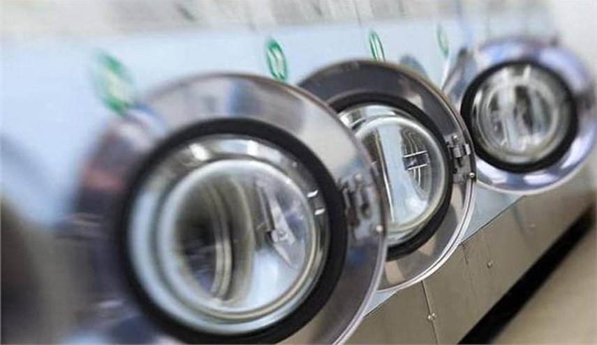 أم متهمة بحبس طفلها عمدًا في الغسالة 