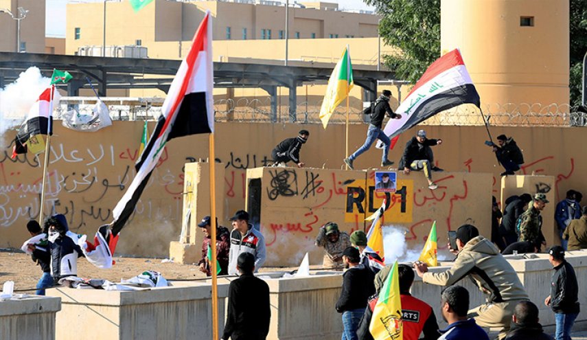 صور .. السفارة الاميركية بعد انتهاء الاحتجاجات