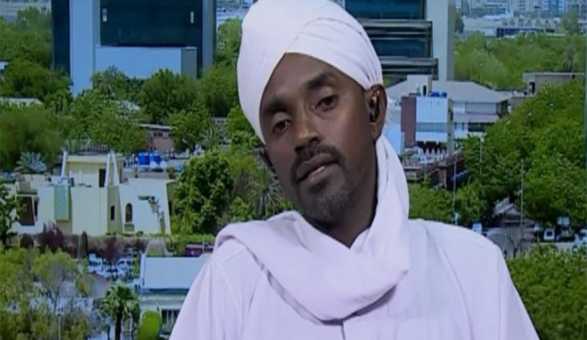وزير أوقاف السودان يعتذر بعد خلطه في آيات القرآن