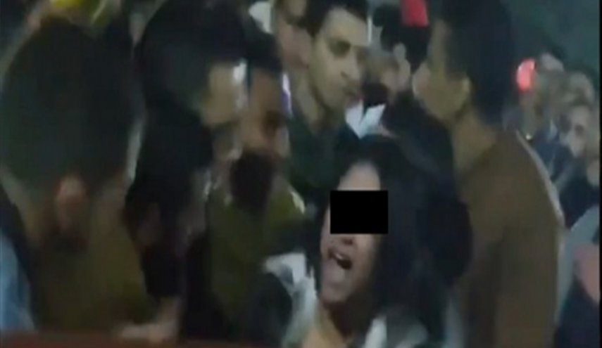 بدء تحقيق في فيديو صادم لتحرش جماعي بفتاة مصرية