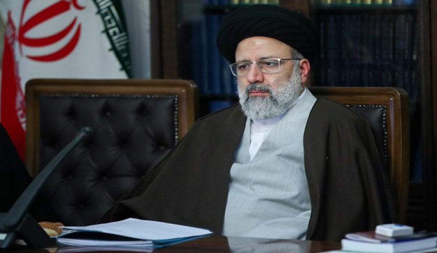 در سال جدید خود را موظف می‌دانیم اجازه ندهیم هیچ بهانه‌ای چرخ صنعت و موتور خدمات رسانی را کُند کند 