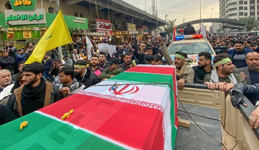 آسوشیتدپرس: هزاران عراقی در مراسم تشییع سلیمانی و ابومهدی شعار مرگ بر آمریکا سر دادند
