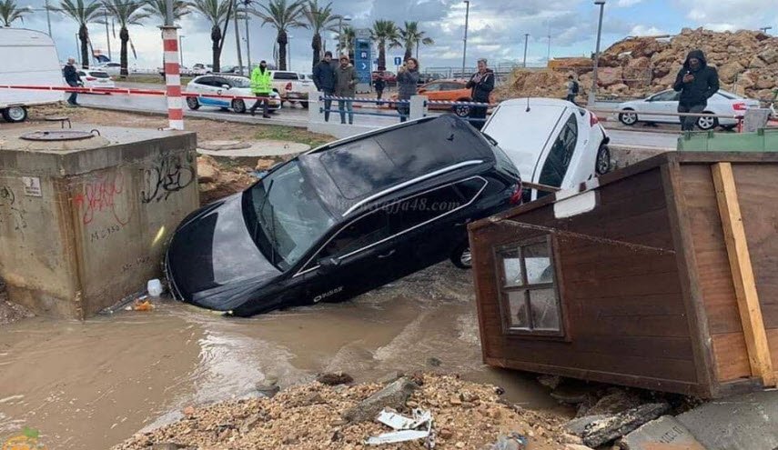 بالصور... مصرع مستوطن جراء الأمطار الغزيرة في 