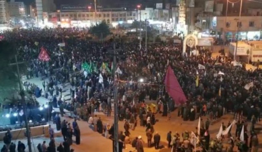 شاهد/نجل اية الله السيستاني يستقبل جثامين القادة الشهداء في النجف